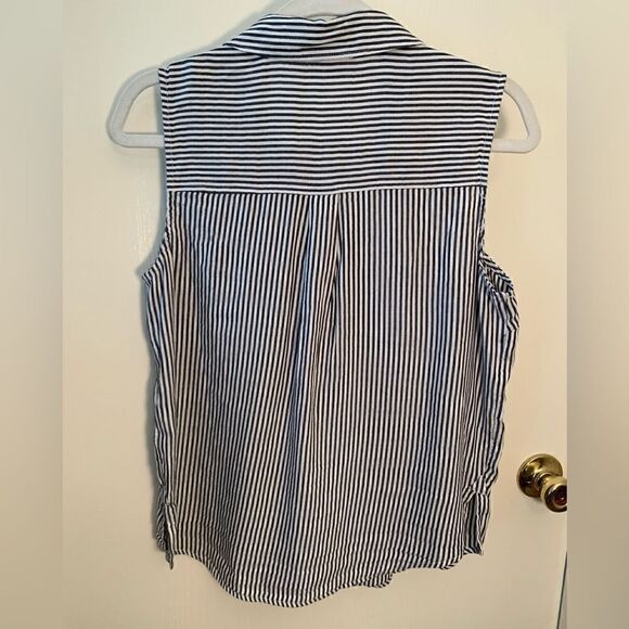 So EUC dark gray/white striped collared button down tank top Size Medium - Picture 5 of 5